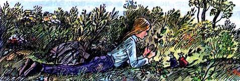 девочка сеня беседует с ящерицами лежа на траве