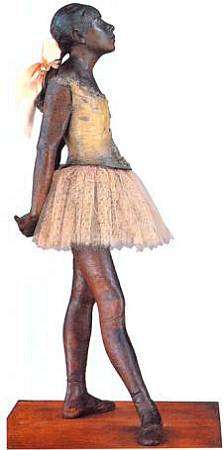 В Орсэ выставлена скульптура Эдгара Дега «Четырнадцатилетняя танцовщица» — на ней настоящие балетная пачка и бант.