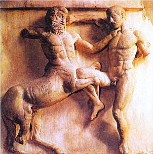 На горельефе с Парфенона запечатлен момент битвы между лапифами, мифическими обитателями горной Фессалии