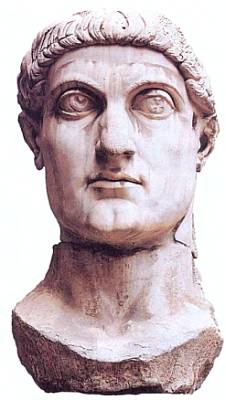 Голова римского императора Константина I — единственное, что осталось от его колоссальной статуи, установленной в Риме в 315 г.