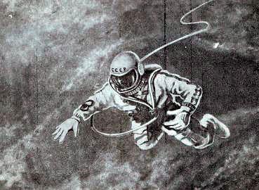 Космонавт Алексей Леонов в открытом космосе.